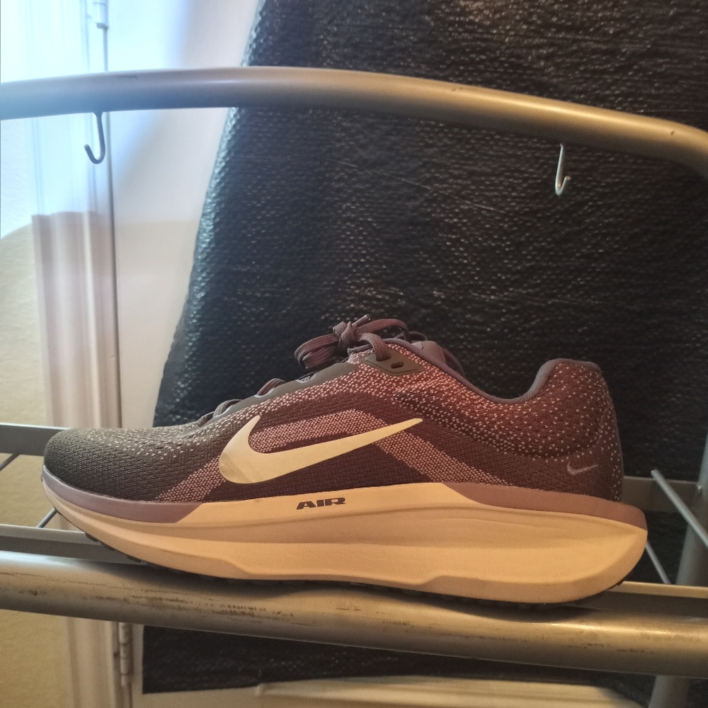 BROWN PURPLE NIKE TENNIIS
